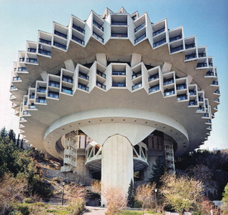 Illustration for article titled Five crazy buildings that were actually made by Russians, not aliens